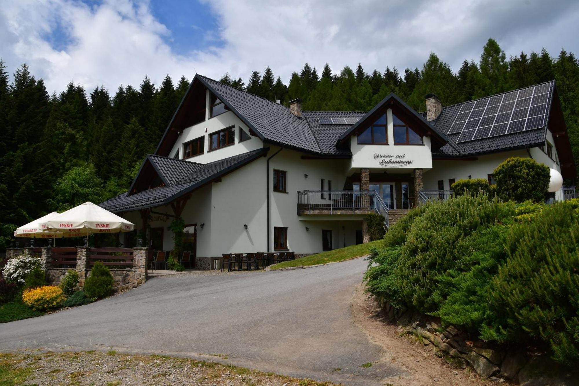 Gosciniec Pod Lubomirem Bed & Breakfast Weglowka  Exterior photo